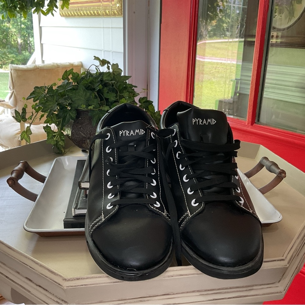 Black Pyramid Black and White Bowling Shoes Size 14